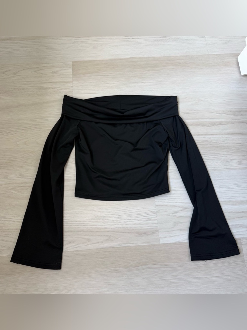 Black Off-Shoulder Bell-Sleeve Top Y2K - Picture 2 of 3